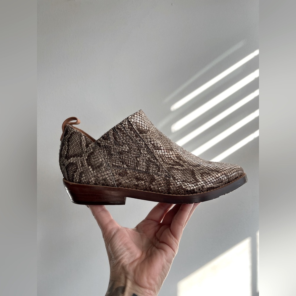 Gentle Souls Snakeskin Embossed Leather Bootie Size 6 New